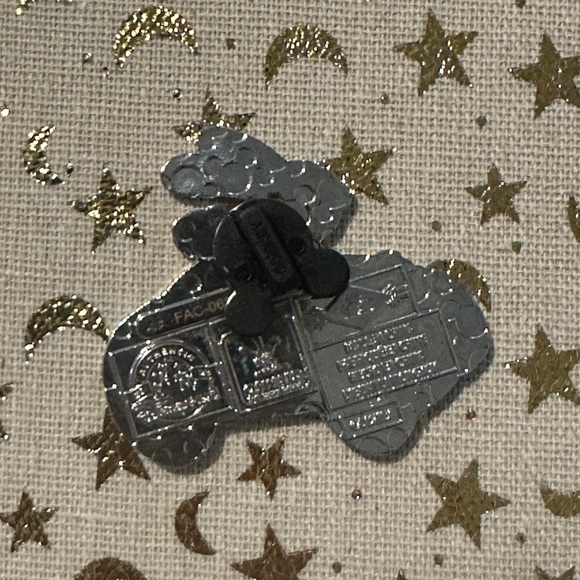 Disney Oswald Pin - Picture 3 of 4
